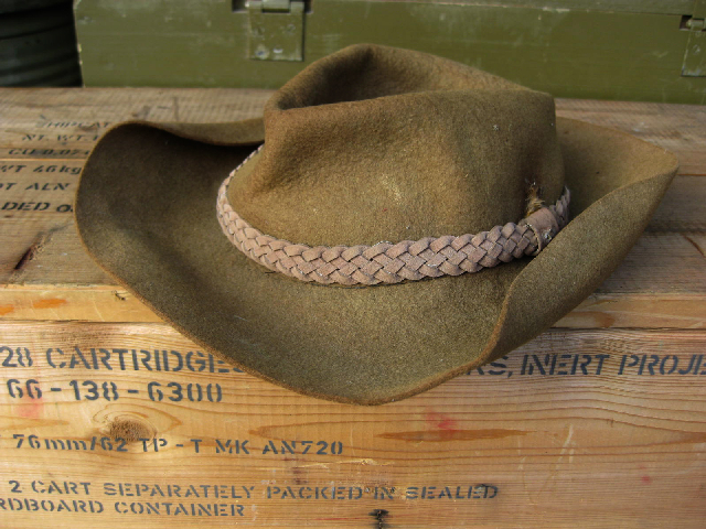 HAT, Army Akubra w Plaited Leather Band